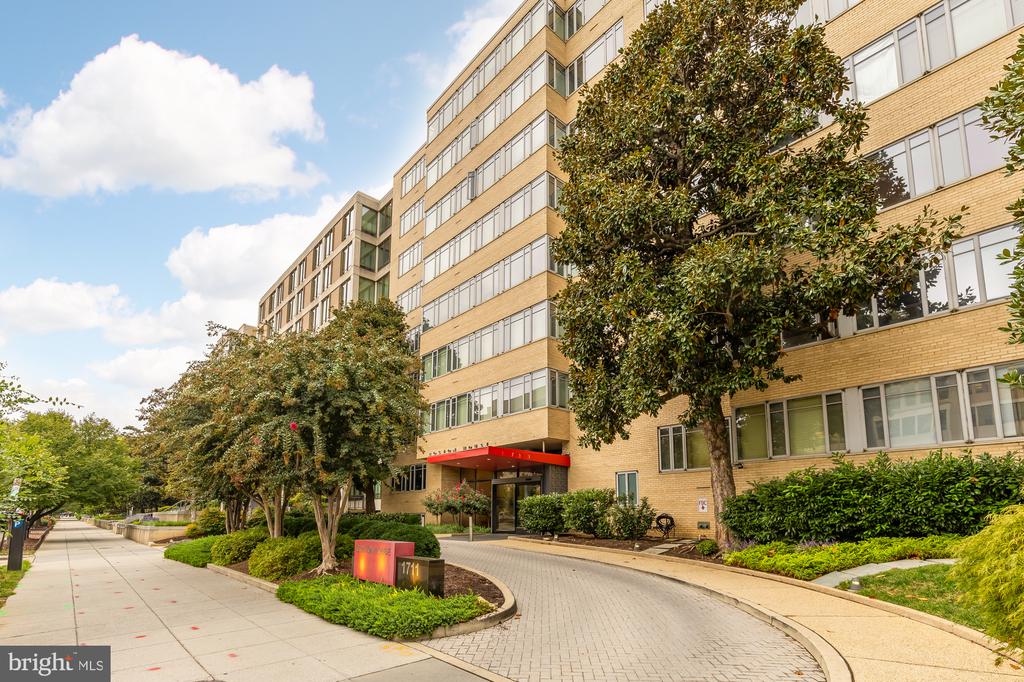 1711 Massachusetts Ave NW #216