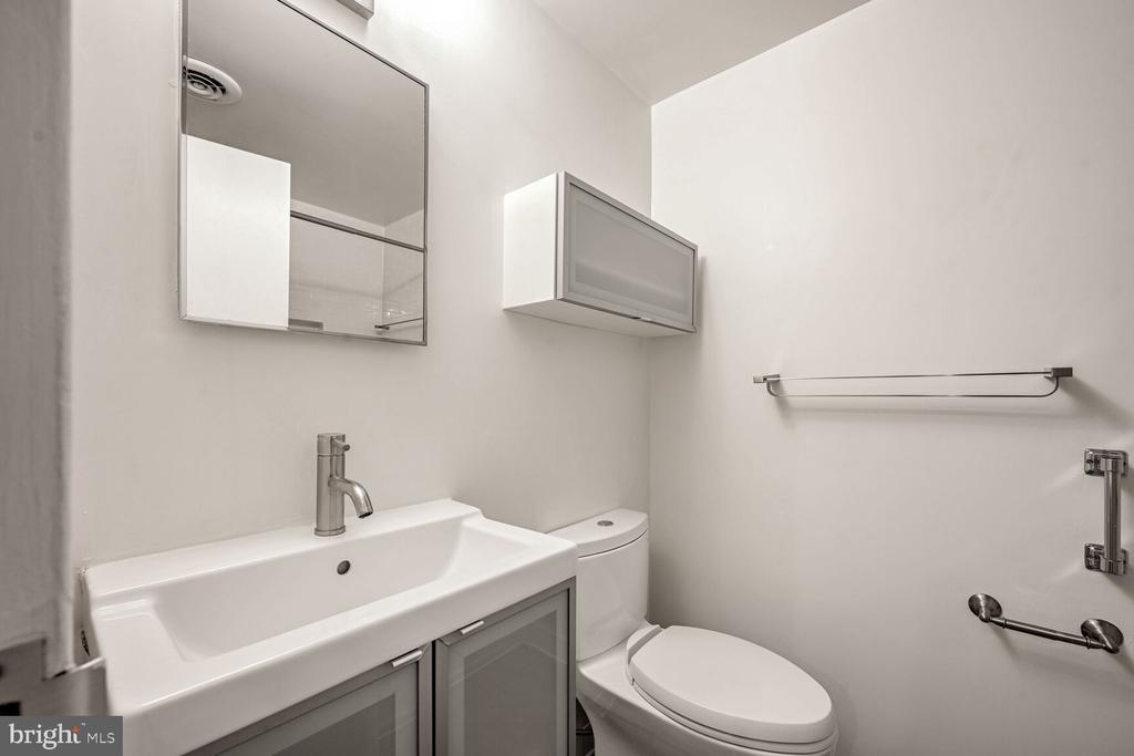1669 Columbia Rd NW #202