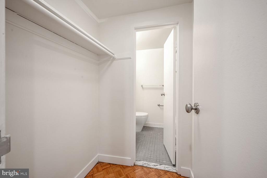 1669 Columbia Rd NW #202