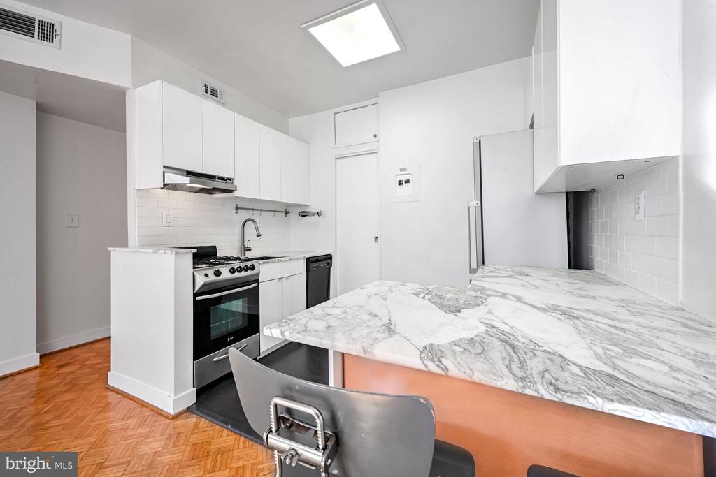 1669 Columbia Rd NW #202