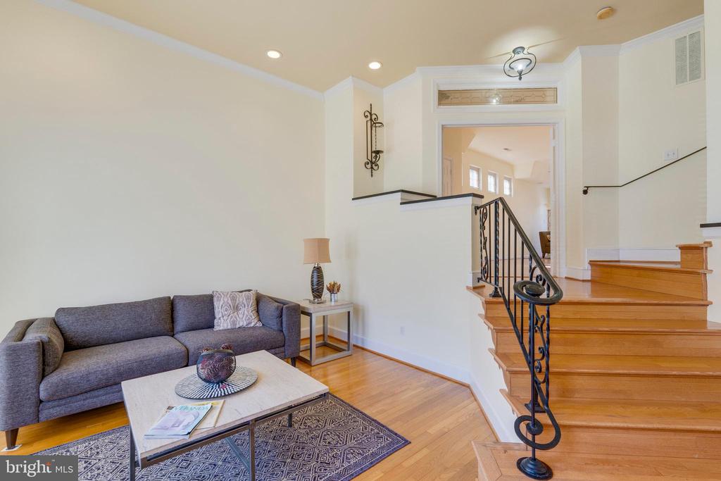 1207 33rd Pl SE