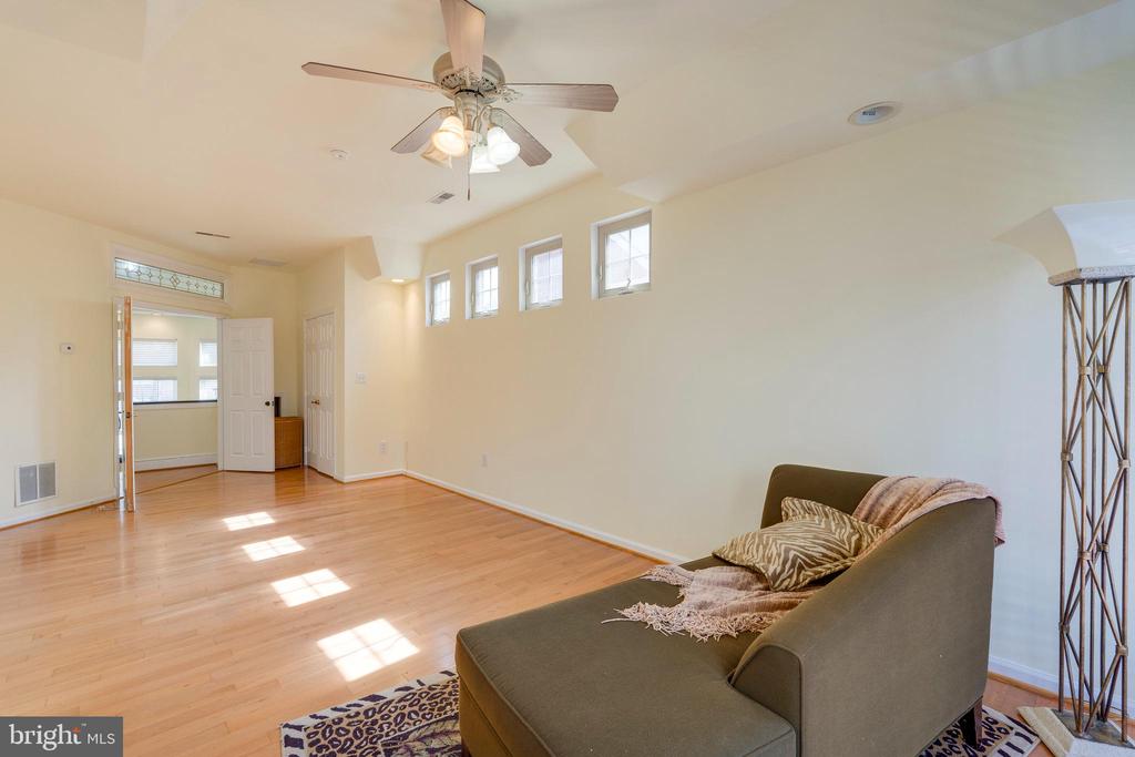 1207 33rd Pl SE