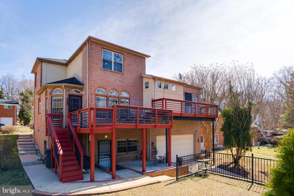 1207 33rd Pl SE