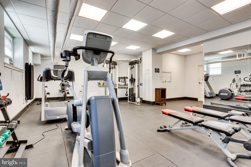 3901 CONNECTICUT AVENUE NW 402
