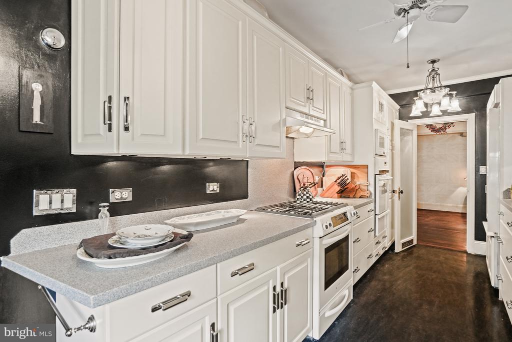 3901 CONNECTICUT AVENUE NW 402