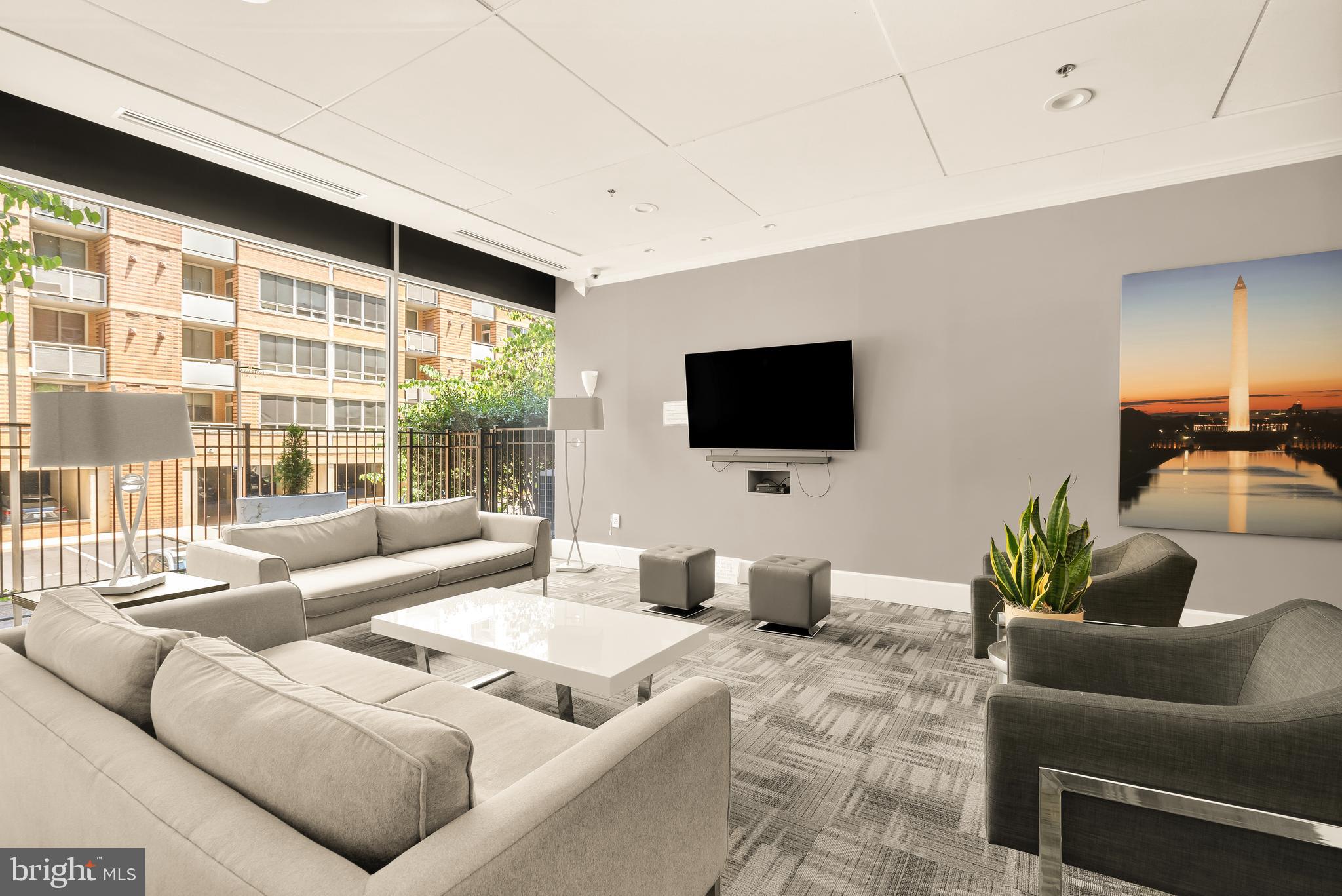 800 4TH STREET SW S409