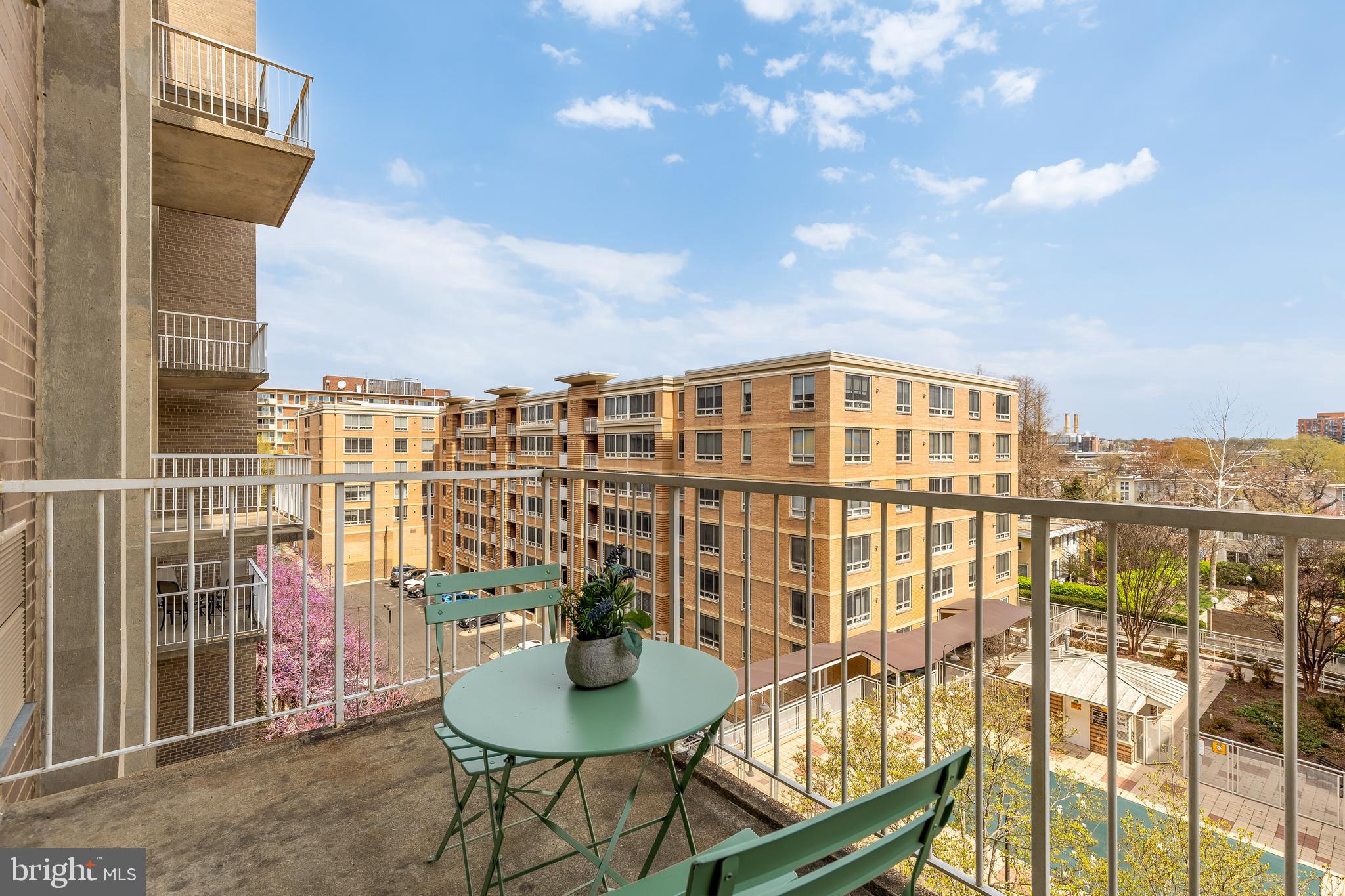 800 4TH STREET SW S409