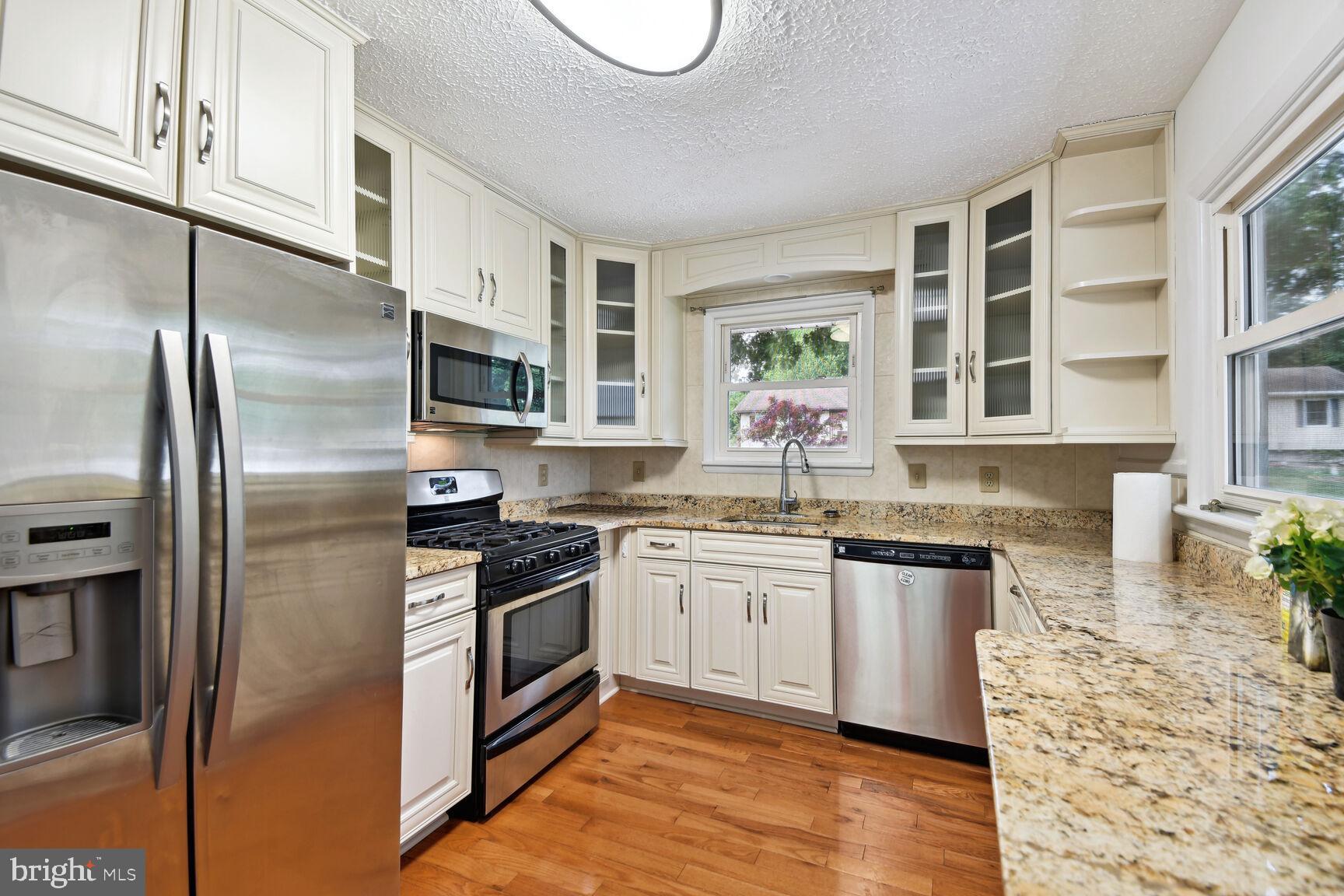 402 Chalet Dr