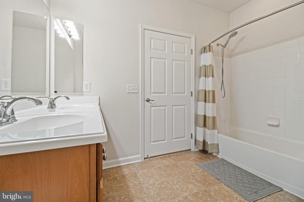 1622 HARDWICK COURT 403