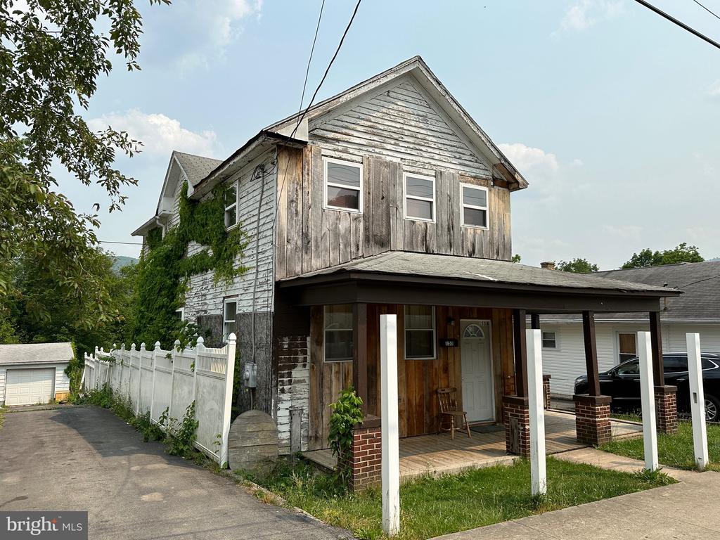 153 Wood St