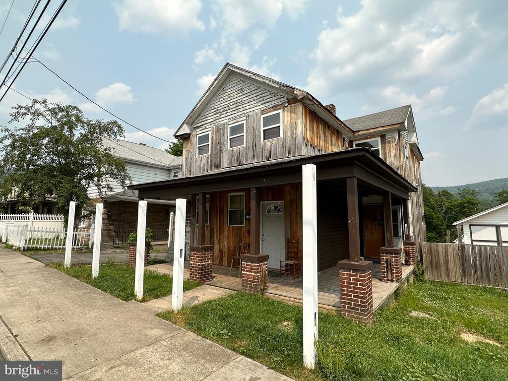 153 Wood St