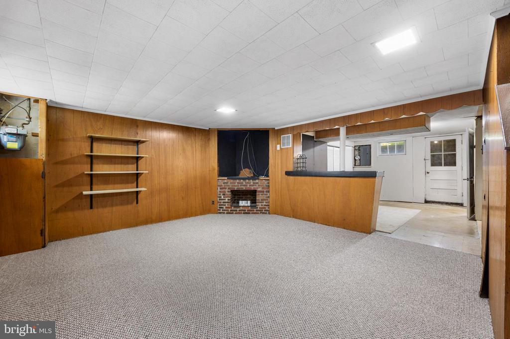 5506 N Medwick Garth