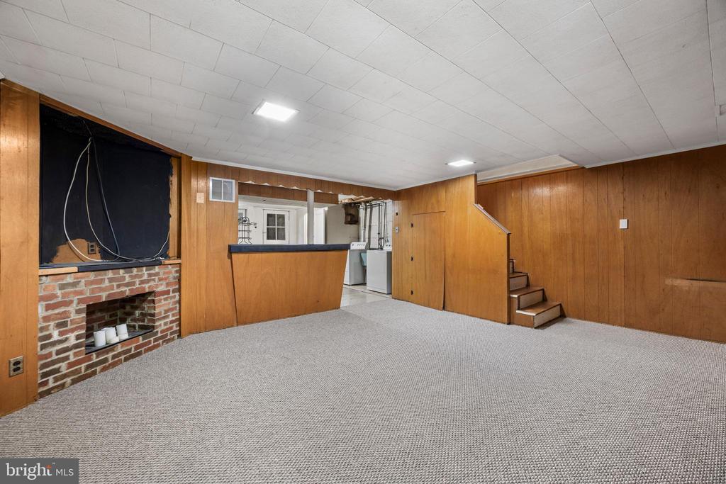 5506 N Medwick Garth