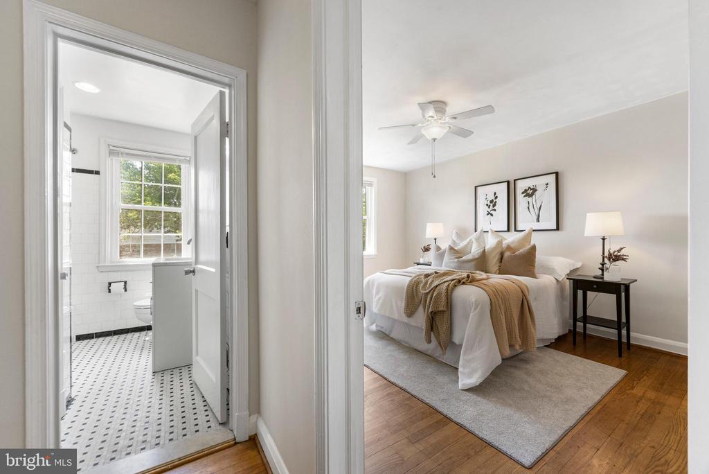 5506 N Medwick Garth