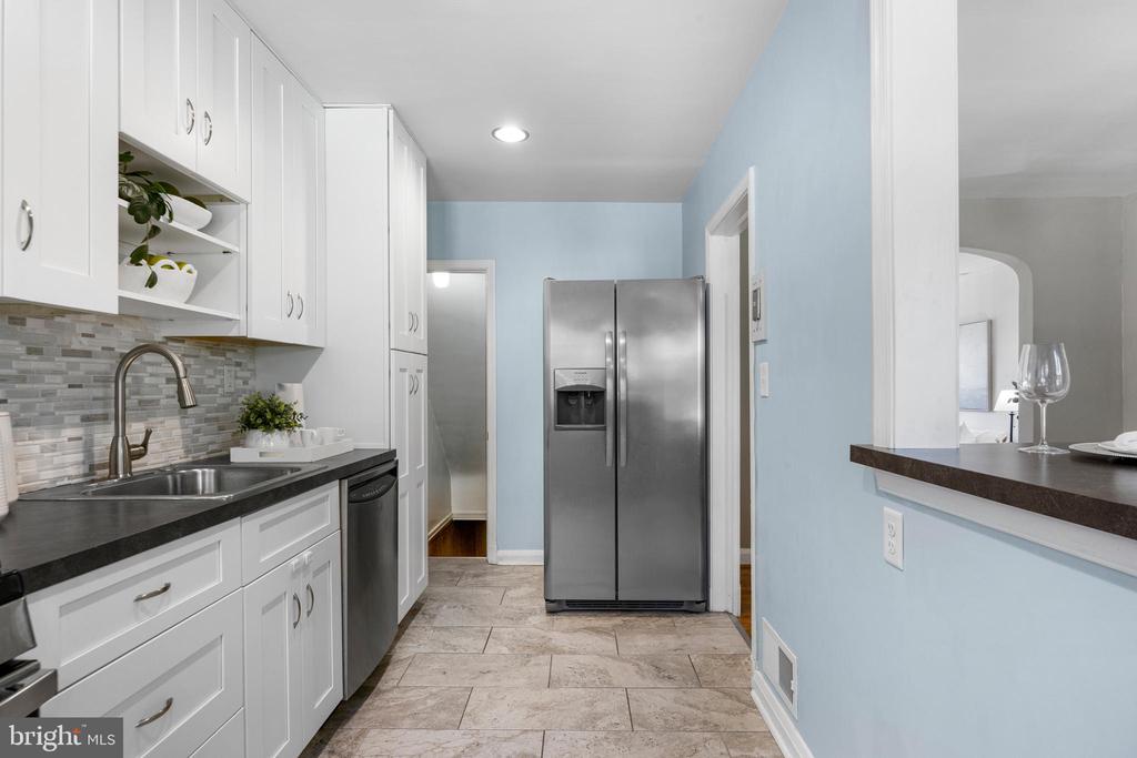 5506 N Medwick Garth