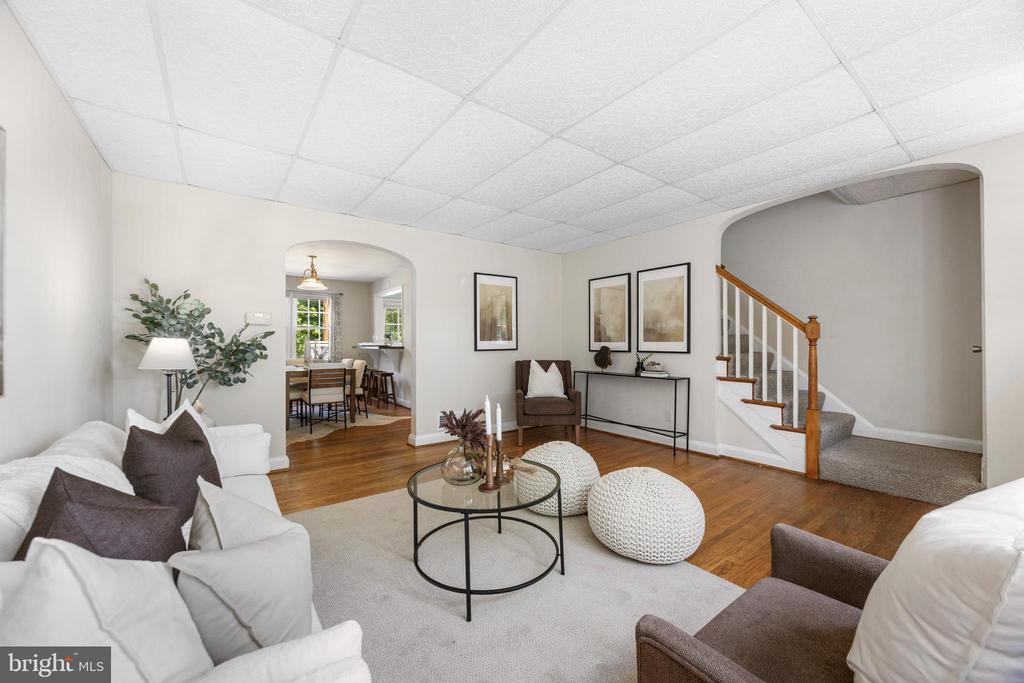 5506 N Medwick Garth