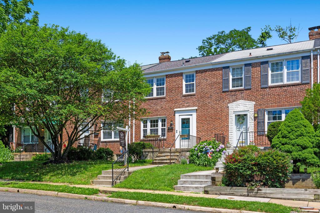 5506 N Medwick Garth