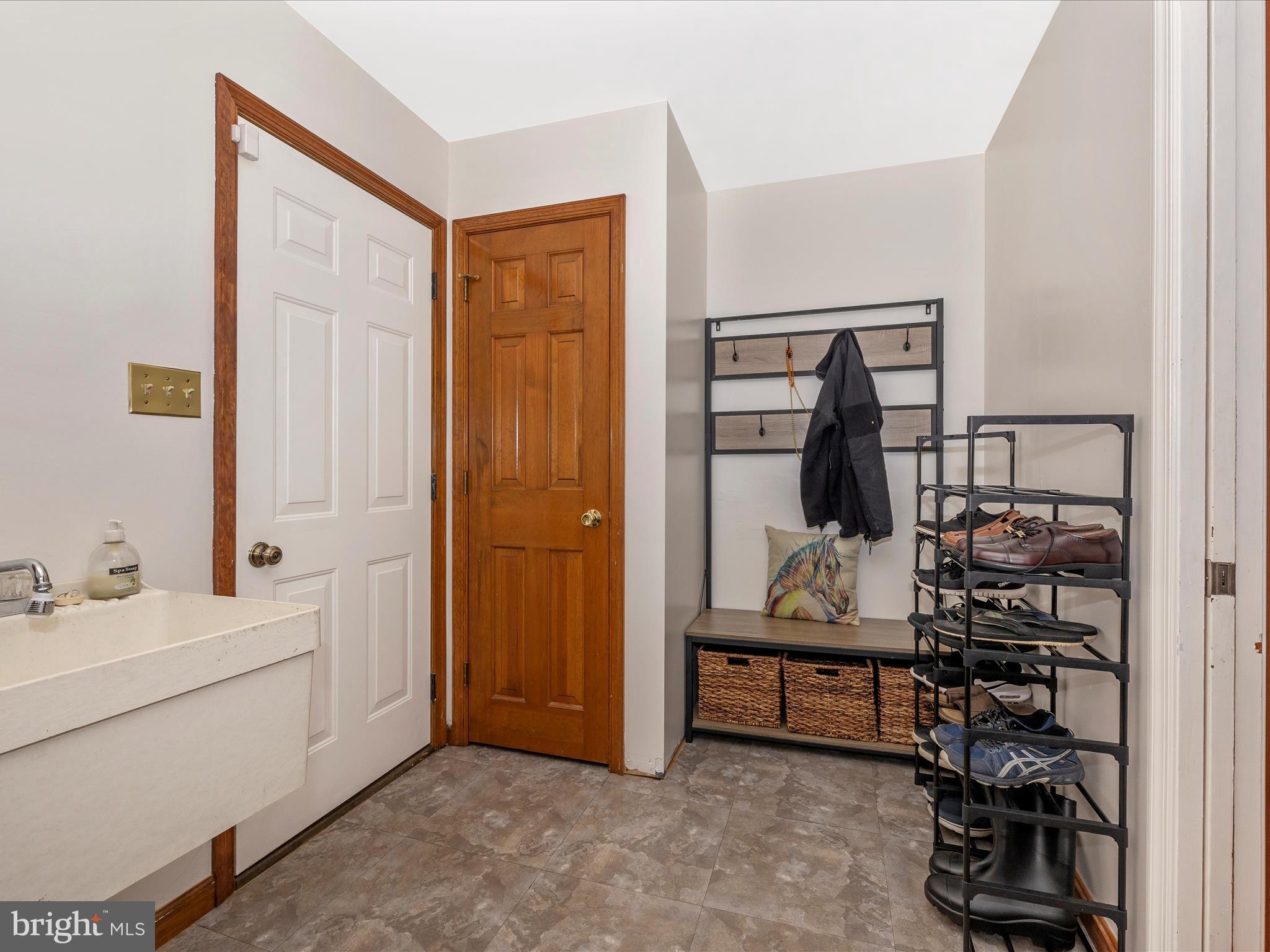 5210 Hayloft Ct