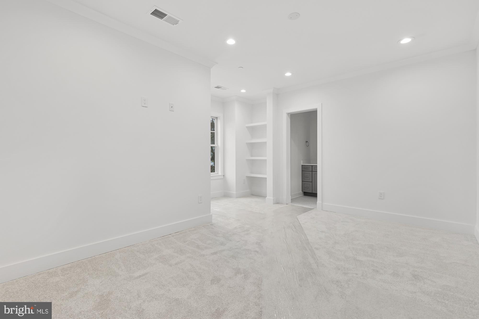 6112 Wilmett Rd