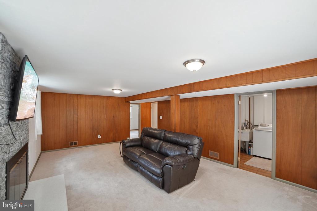 6706 Renita Ln