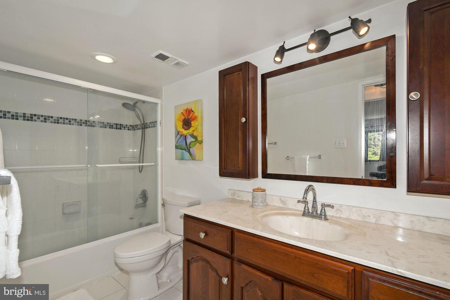 307 Yoakum Pkwy #304