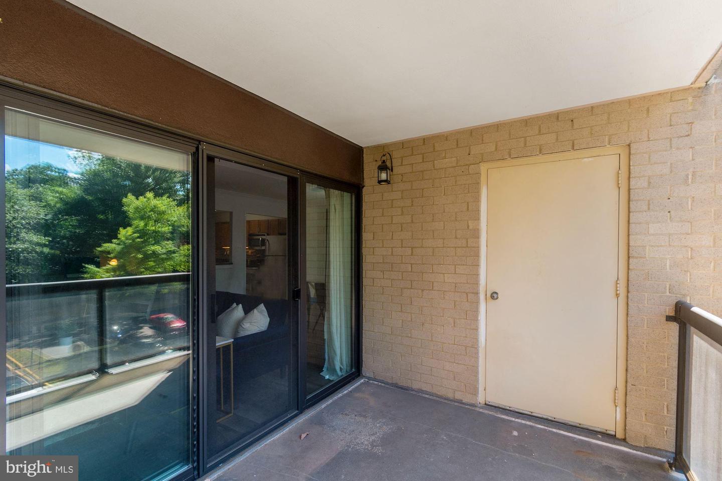 307 Yoakum Pkwy #304