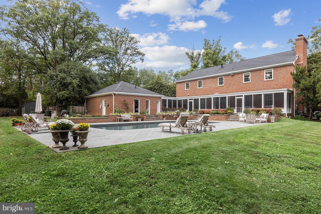 1306 BISHOP LANE
