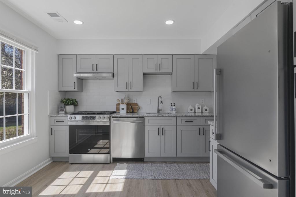 14055 Fallbrook Ln