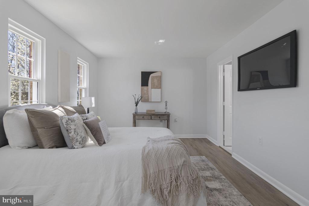 14055 Fallbrook Ln