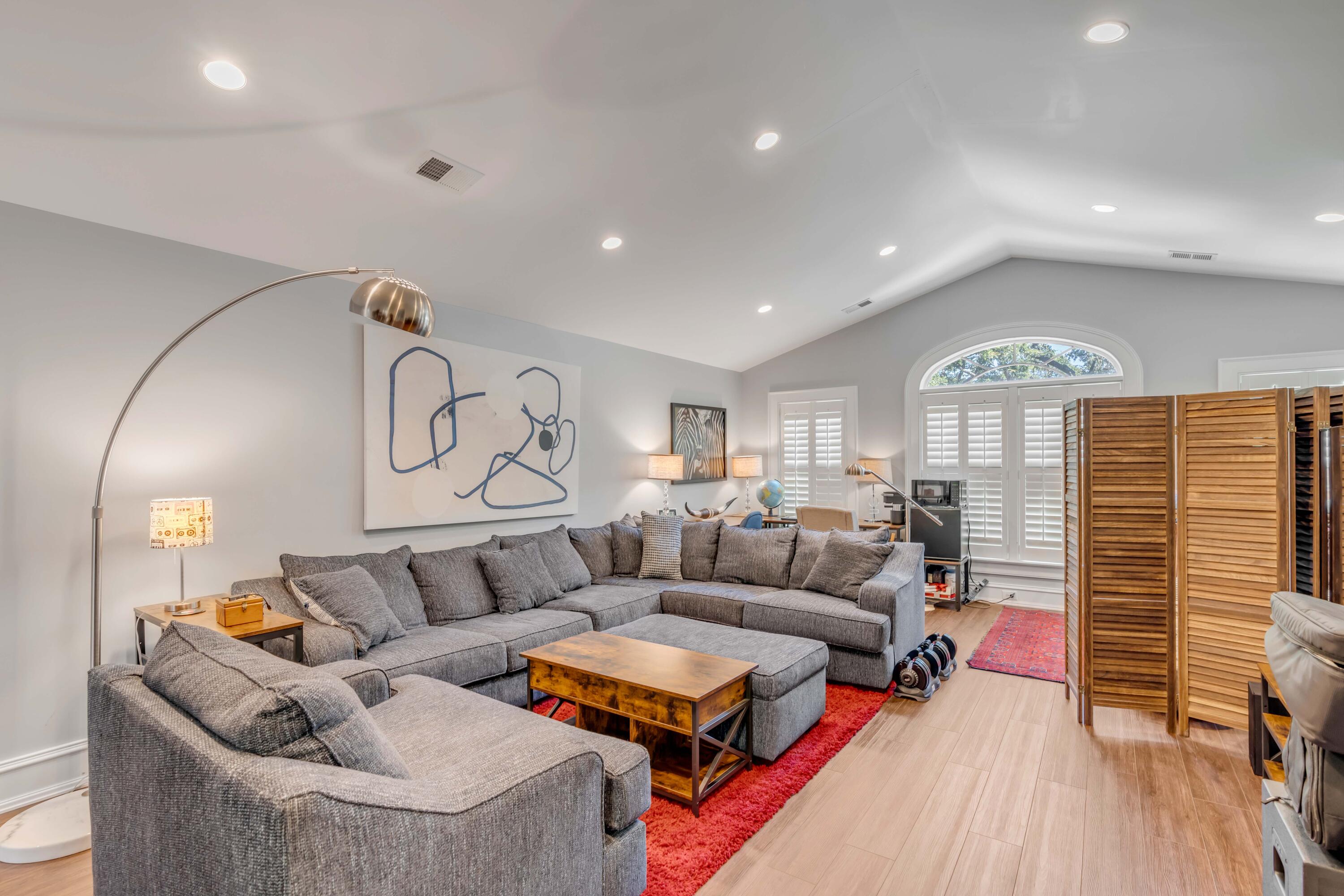 2142 Wappoo Drive
