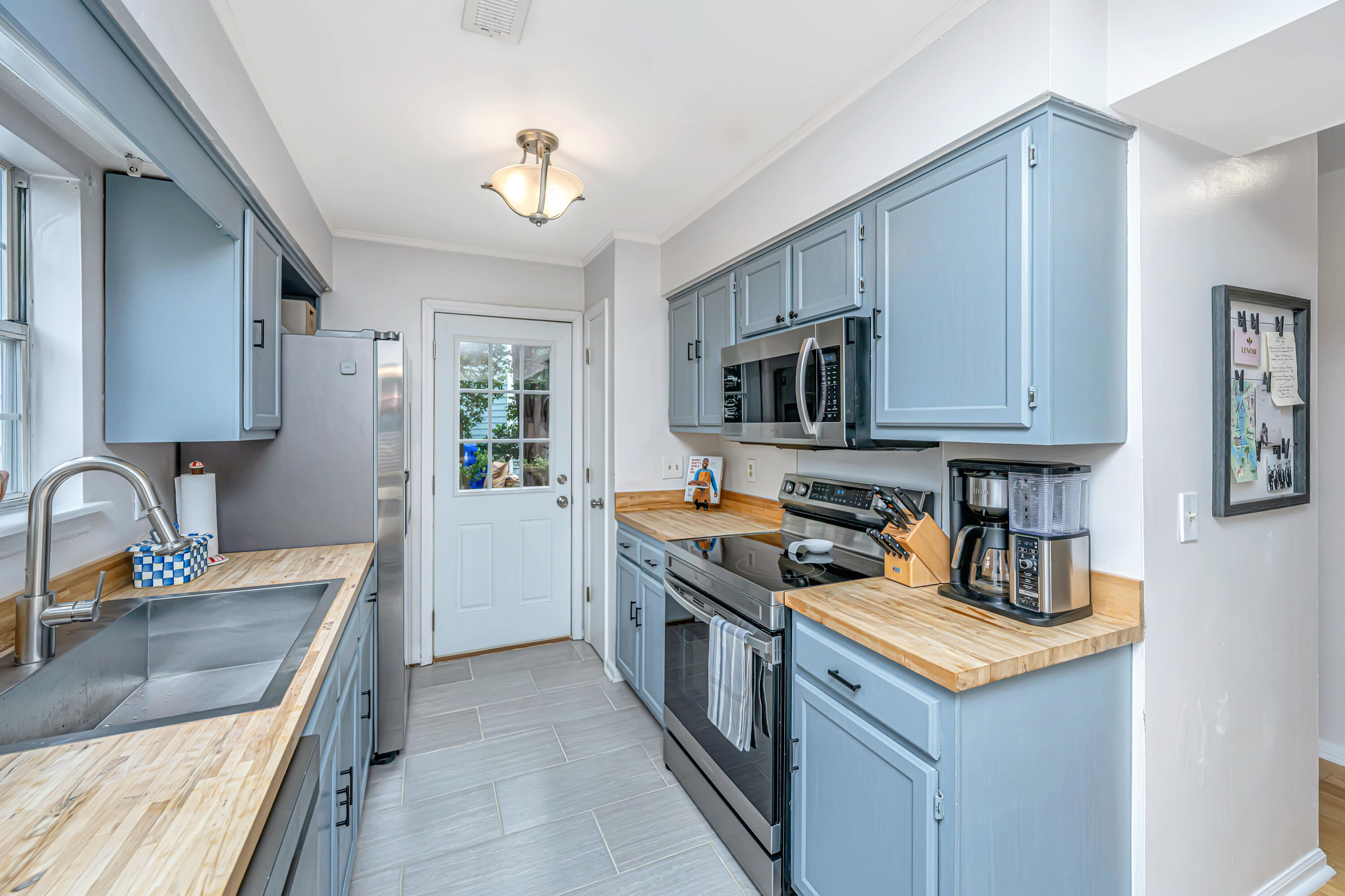 1423 Oaklanding Road
