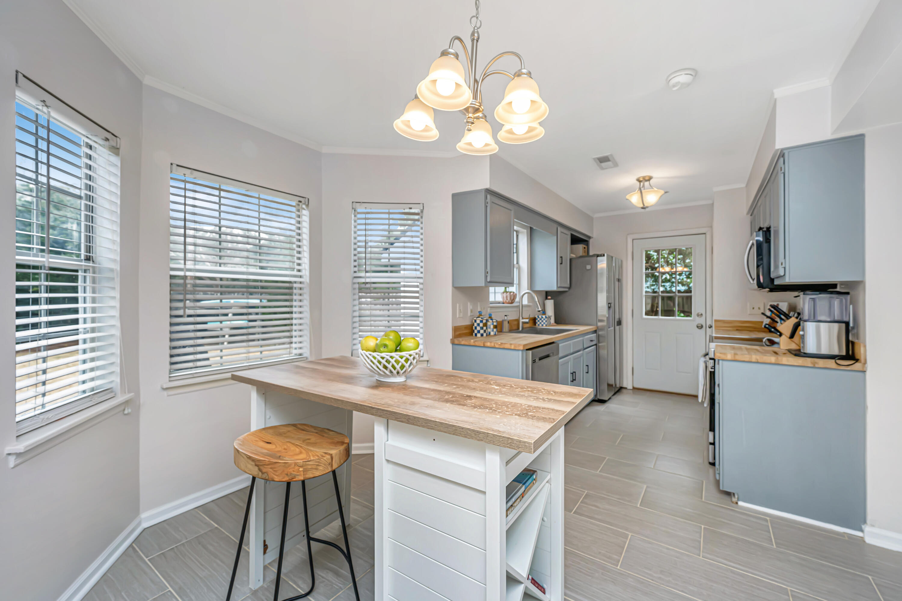1423 Oaklanding Road