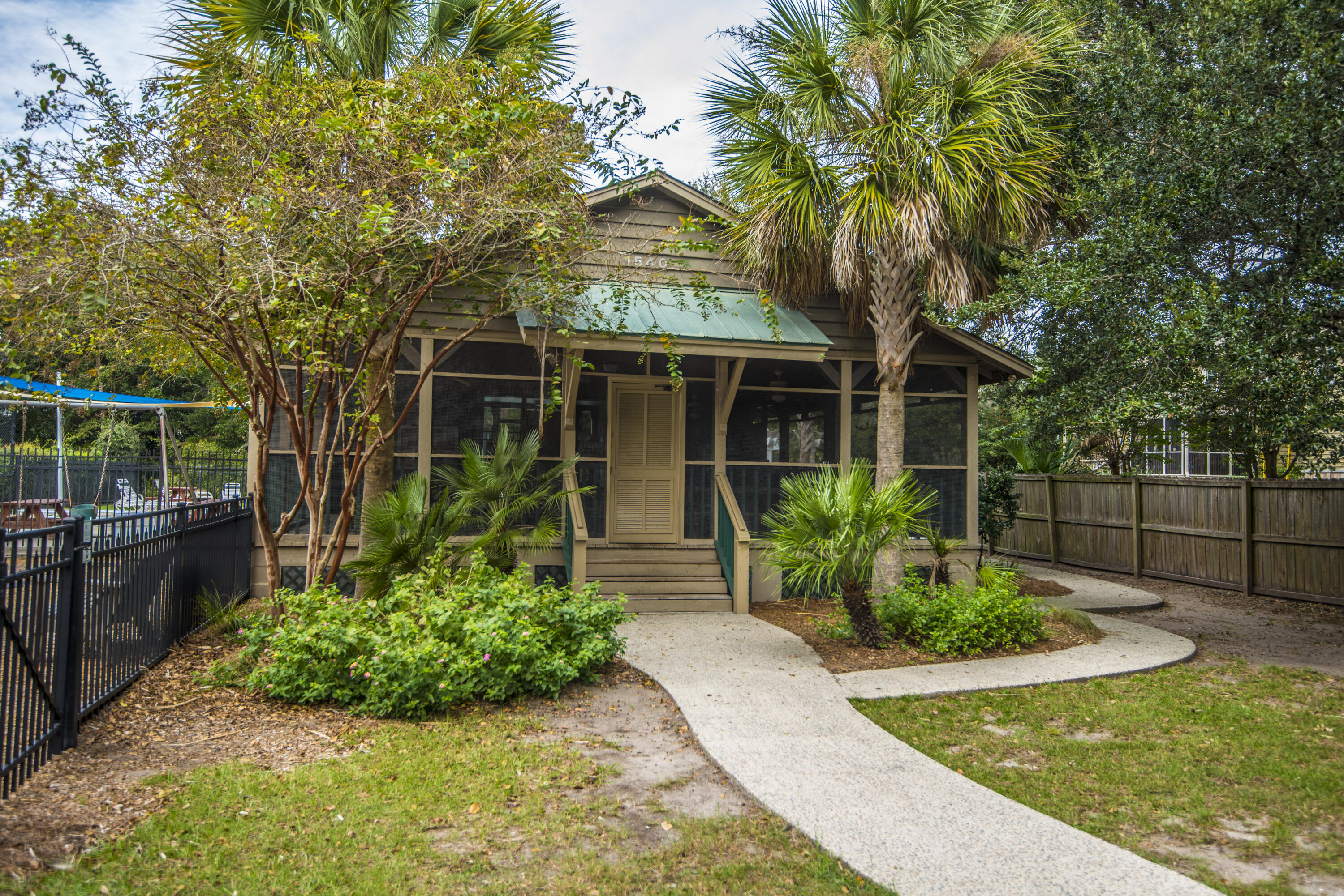 1423 Oaklanding Road