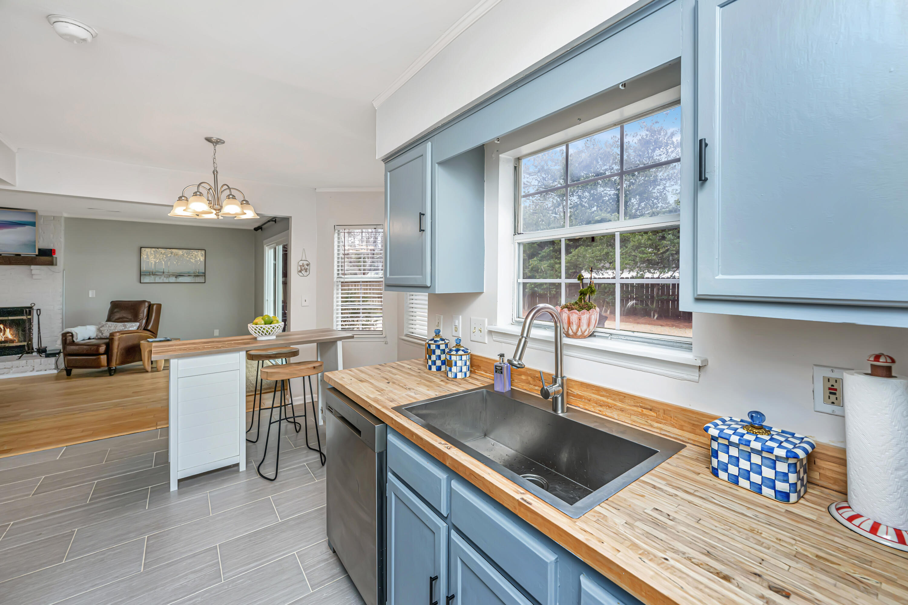 1423 Oaklanding Road