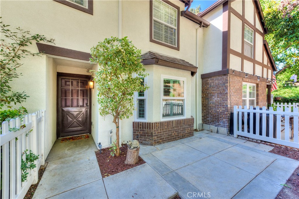 87 Three Vines Court