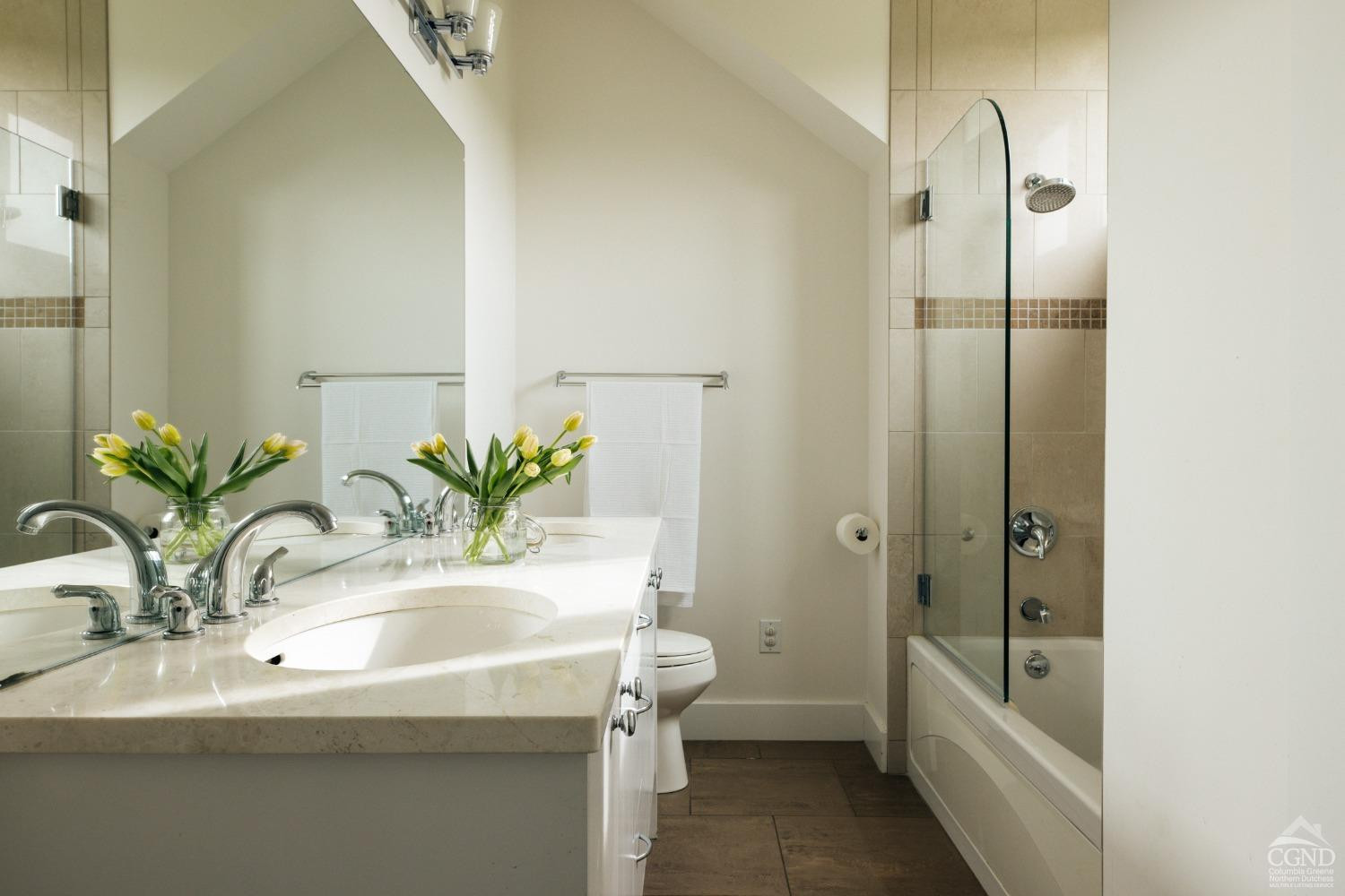 128 Robin Lane, Copake