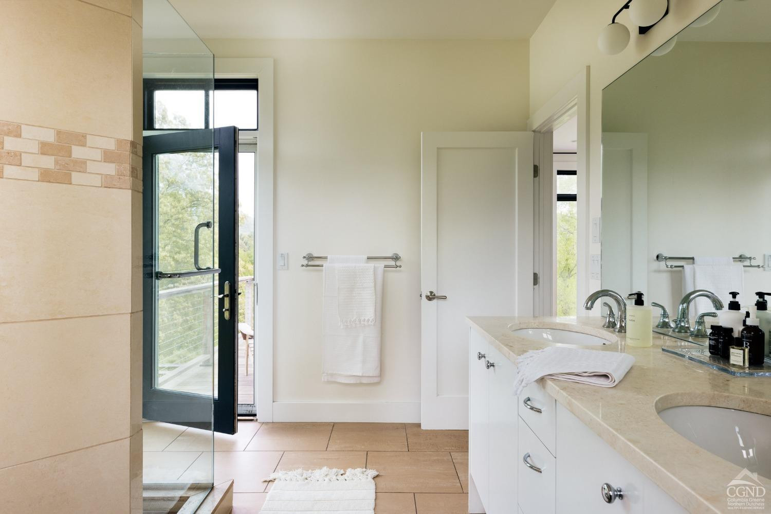 128 Robin Lane, Copake