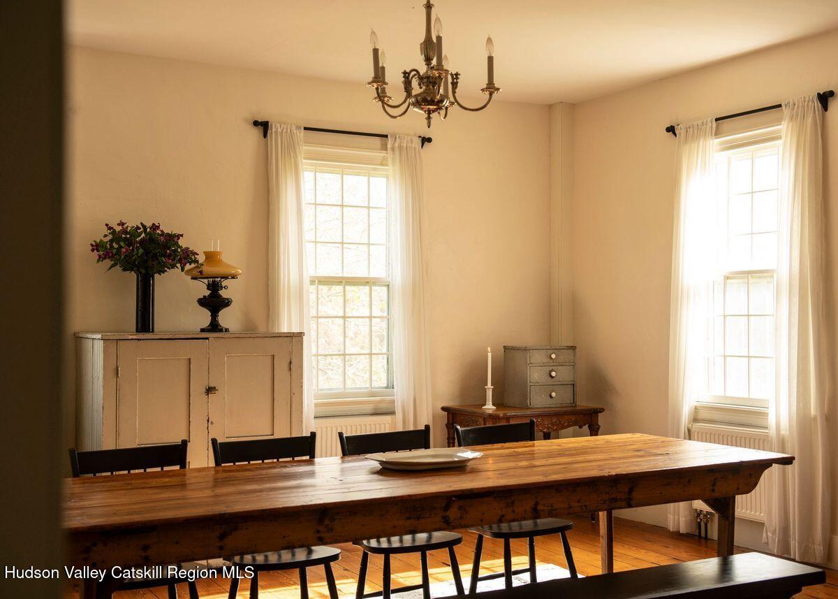 9715 New York 22, Hillsdale