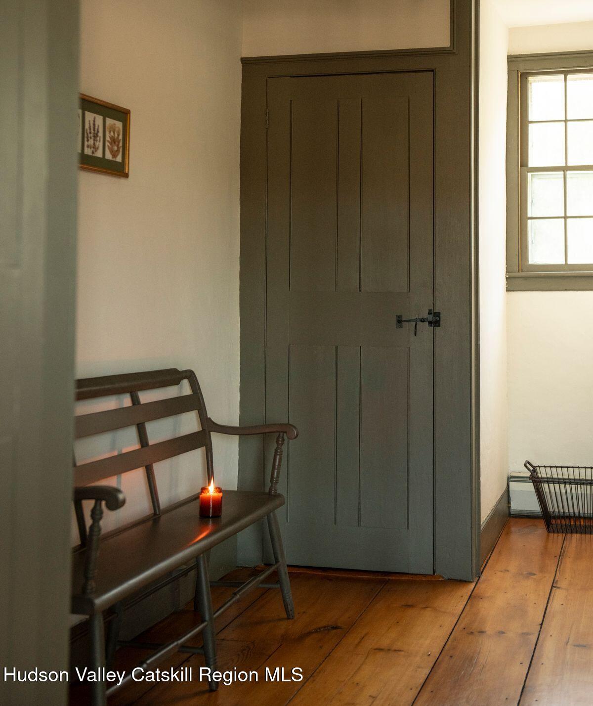 9715 New York 22, Hillsdale