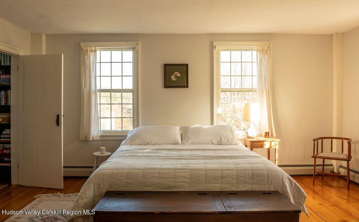 9715 New York 22, Hillsdale