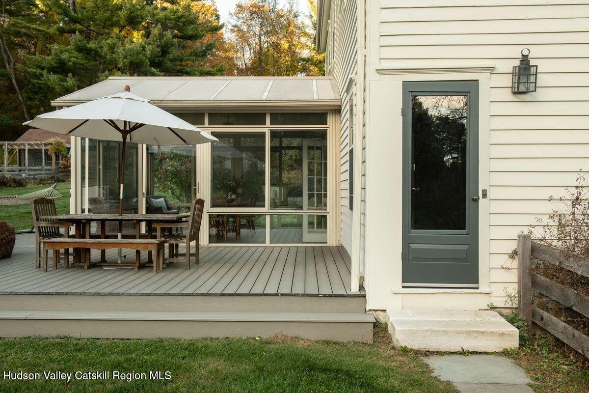 9715 New York 22, Hillsdale