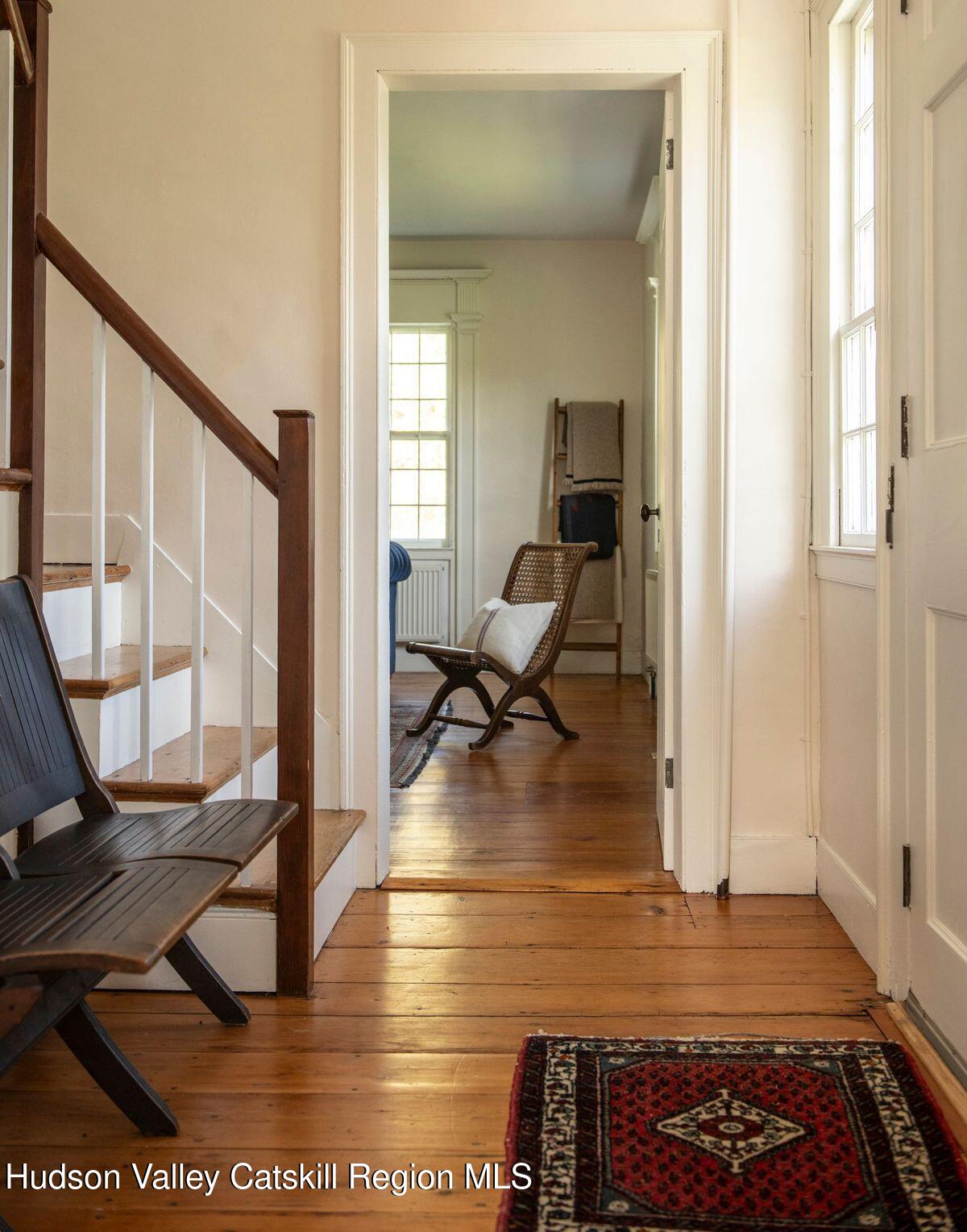 9715 New York 22, Hillsdale