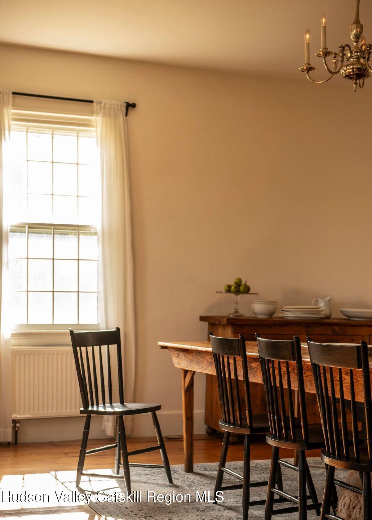 9715 New York 22, Hillsdale