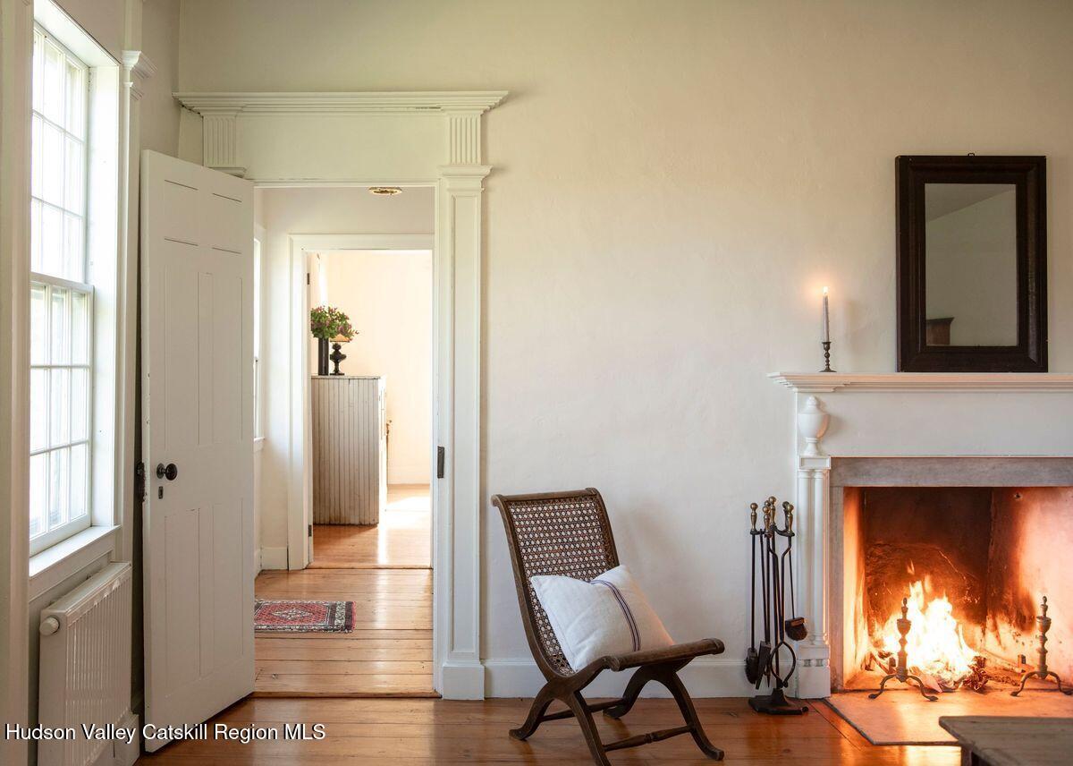 9715 New York 22, Hillsdale