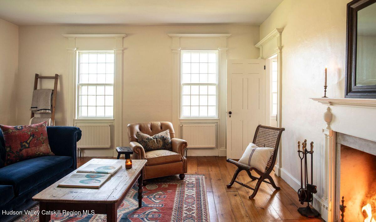 9715 New York 22, Hillsdale