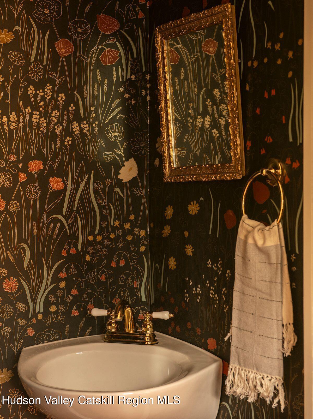 9715 New York 22, Hillsdale