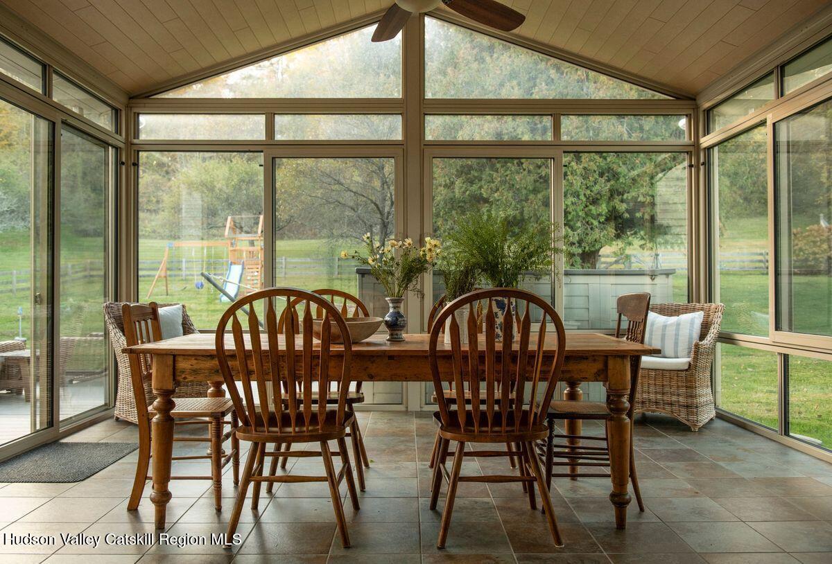 9715 New York 22, Hillsdale