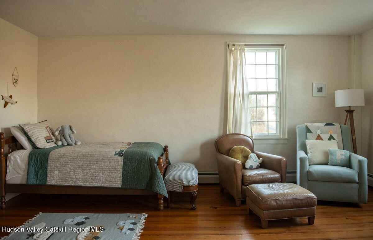 9715 New York 22, Hillsdale