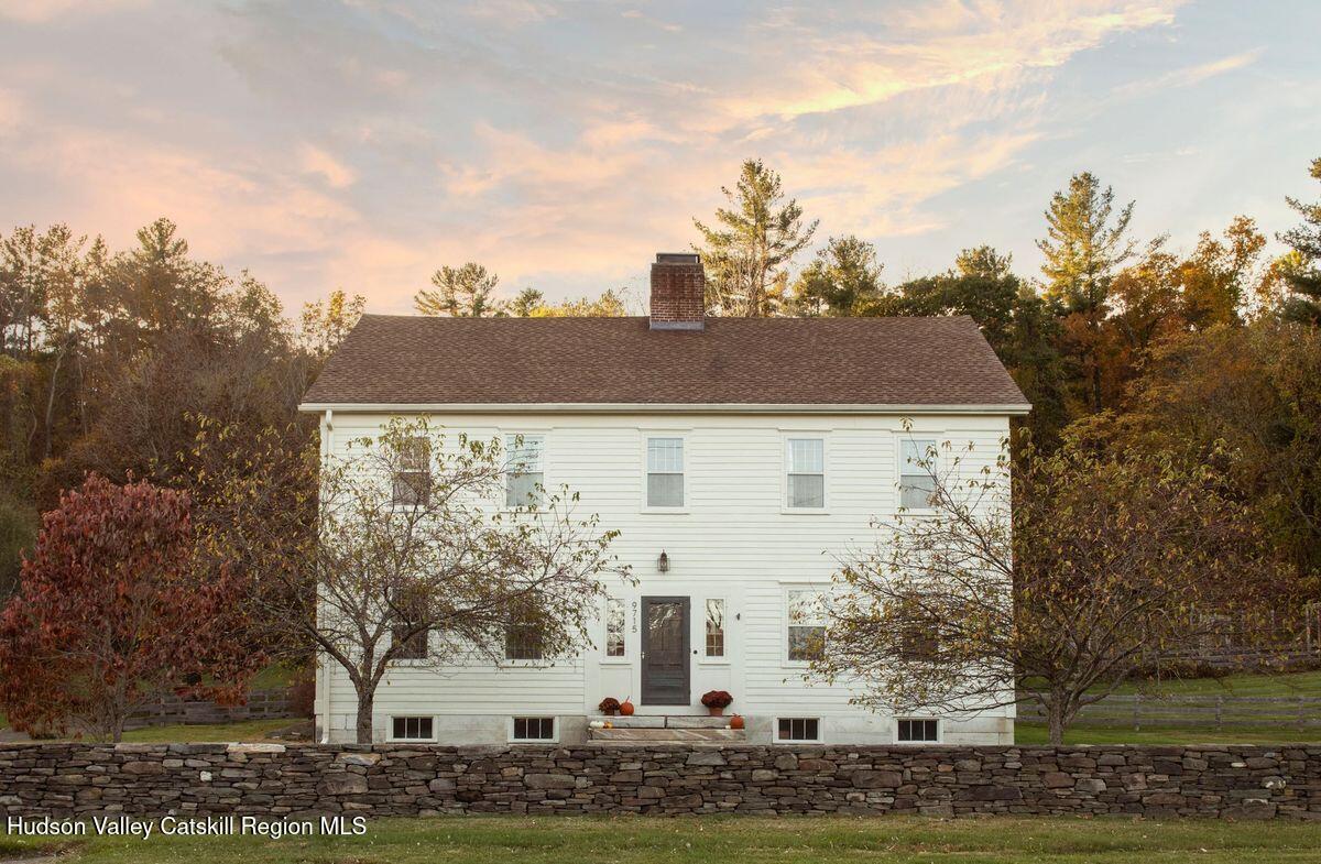 9715 New York 22, Hillsdale