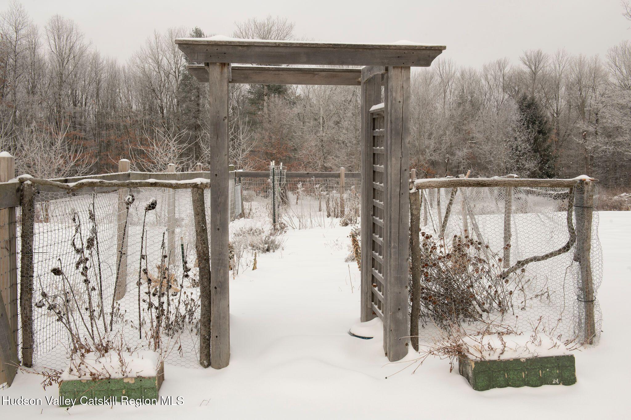 2884 W Glenville Road